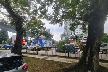 Limited Taman Tun Dr Ismail, ttdi 3sty main road frontage shop!