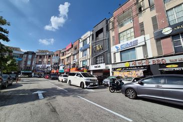 Bandar Baru Sri Petaling, Bandar Baru Sri Petaling, Kuala Lumpur Limited 3sty 24x100 unit at the best row of sri petaling