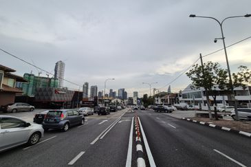 Jalan Maarof
