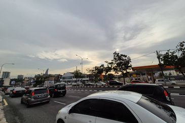 Jalan Maarof