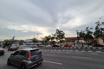 Jalan Maarof