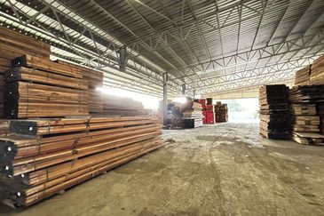 Taman Perindustrian Pandamaran, Pandamaran Industrial Estate, Pandamaran, Klang, Limited 4.57 acres land area, main road frontage detached factory!