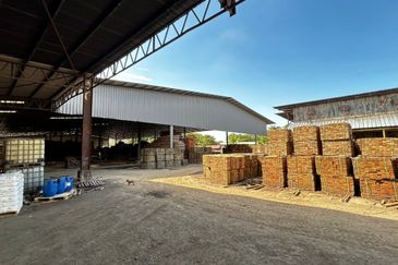 Taman Perindustrian Pandamaran, Pandamaran Industrial Estate, Pandamaran, Klang, Limited 4.57 acres land area, main road frontage detached factory!