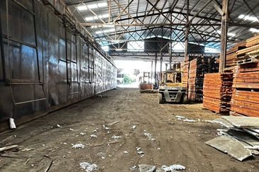 Taman Perindustrian Pandamaran, Pandamaran Industrial Estate, Pandamaran, Klang, Limited 4.57 acres land area, main road frontage detached factory!