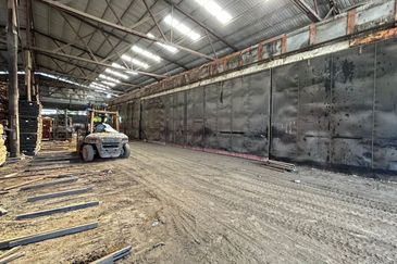 Taman Perindustrian Pandamaran, Pandamaran Industrial Estate, Pandamaran, Klang, Limited 4.57 acres land area, main road frontage detached factory!