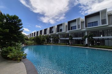 Alstonia Hilltop Bukit Raham Putra