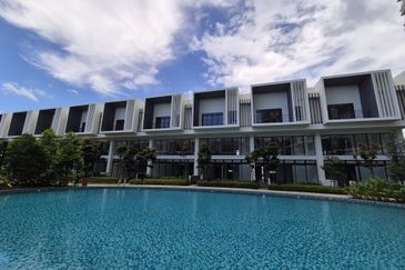 Alstonia Hilltop Bukit Raham Putra