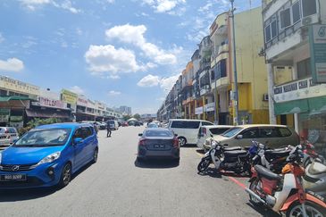 Taman Sri Batu Caves