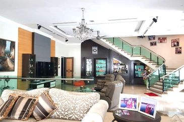 Bukit Pantai (Pantai Hill)