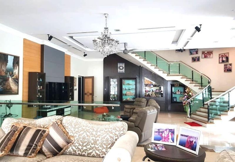 Bukit Pantai (Pantai Hill)