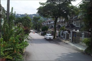 SD 7 Bandar Sri Damansara Two And Half Storey Corner House For Sale