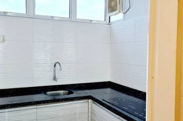 First Residence (Residensi Unggul)