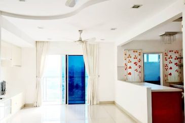 First Residence (Residensi Unggul)