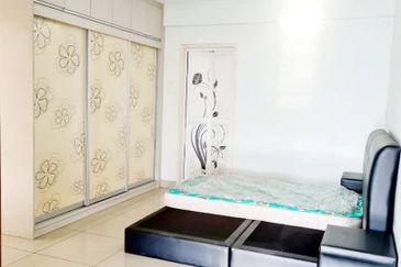 First Residence (Residensi Unggul)