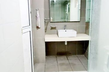 First Residence (Residensi Unggul)