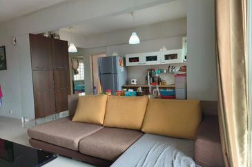 First Residence (Residensi Unggul)