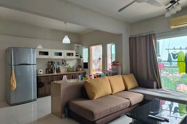 First Residence (Residensi Unggul)