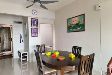 First Residence (Residensi Unggul)