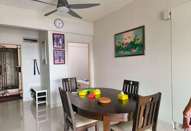 First Residence (Residensi Unggul)