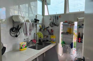 First Residence (Residensi Unggul)