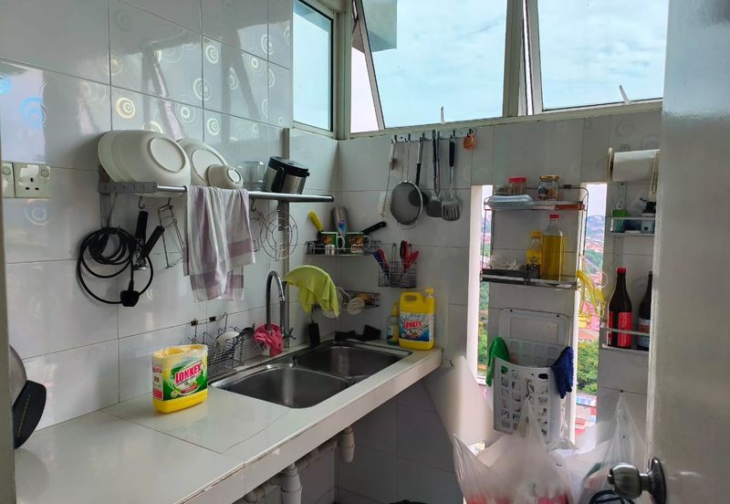 First Residence (Residensi Unggul)