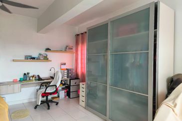 First Residence (Residensi Unggul)