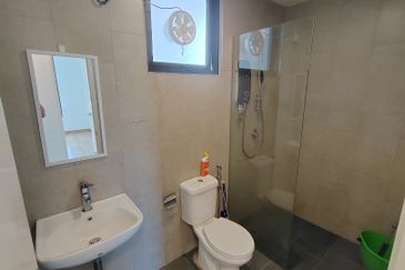 East Parc @ Menjalara