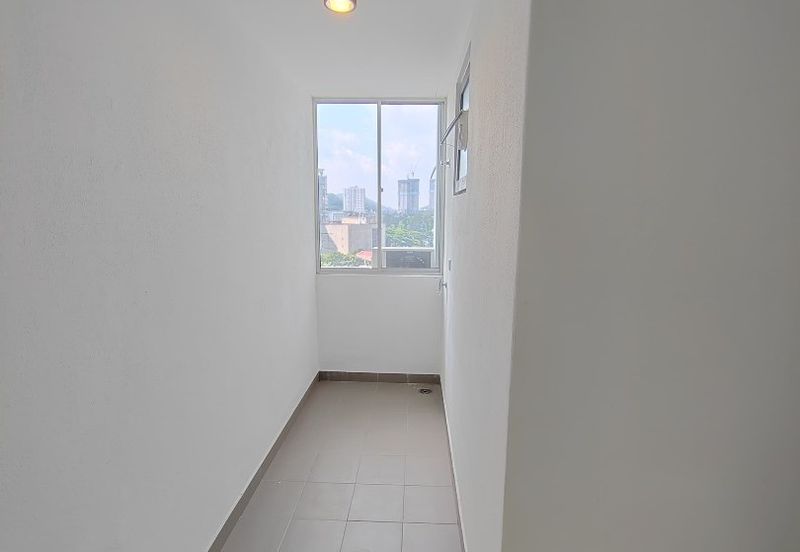 East Parc @ Menjalara