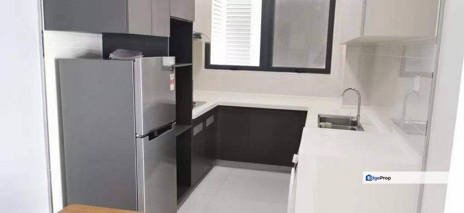 Freehold Fully Furnished High Floor Service Apartment @ Baypoint Country Garden For Sale , Johor, Johor Bahru