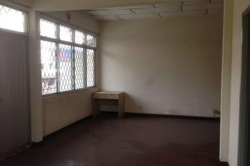 TAMAN OUG SEMI D ( SPACIOUS LAND)