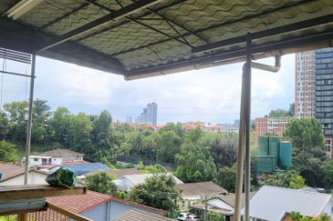 TAMAN UNITED 2STRY BUNGALOW FOR SALE