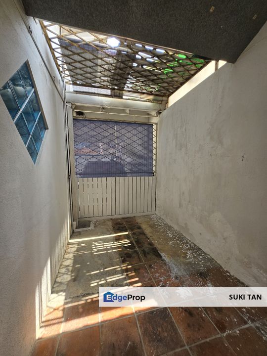 USJ 11  (1.5 STOREY HALF LANDED HOUSE FOR SALE) END LOT, Selangor, Subang Jaya