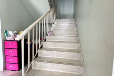 Taman OUG 2 Storey Semi D For Sale , Bigger land 