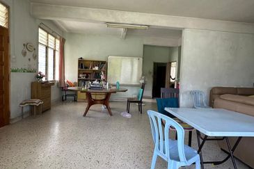 Taman OUG 2 Storey Semi D For Sale , Bigger land 