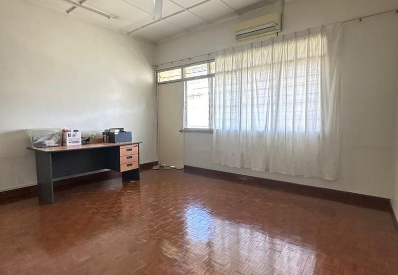 Taman OUG 2 Storey Semi D For Sale , Bigger land 