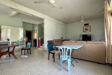 Taman OUG 2 Storey Semi D For Sale , Bigger land 