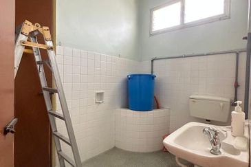 Taman OUG 2 Storey Semi D For Sale , Bigger land 