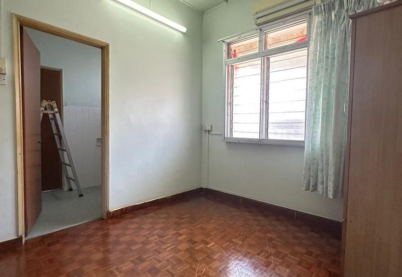 Taman OUG 2 Storey Semi D For Sale , Bigger land 