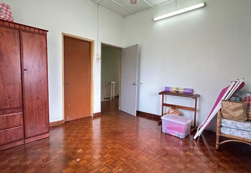 Taman OUG 2 Storey Semi D For Sale , Bigger land 