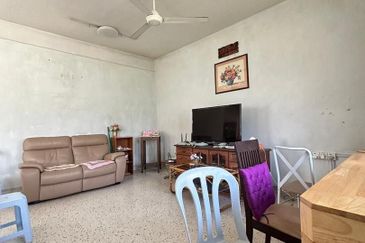 Taman OUG 2 Storey Semi D For Sale , Bigger land 