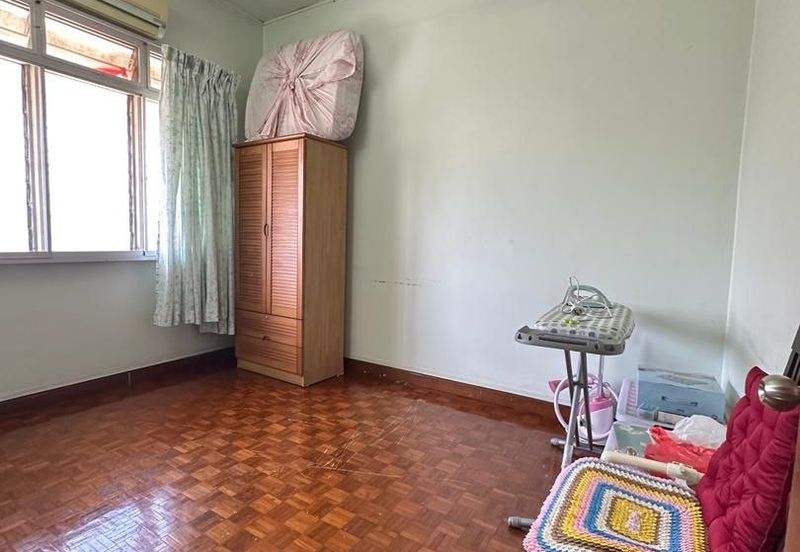 Taman OUG 2 Storey Semi D For Sale , Bigger land 