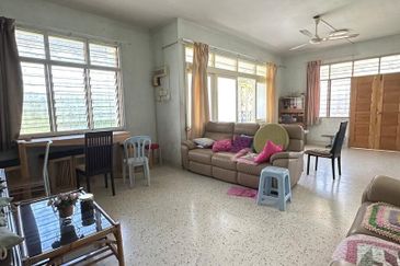 Taman OUG 2 Storey Semi D For Sale , Bigger land 