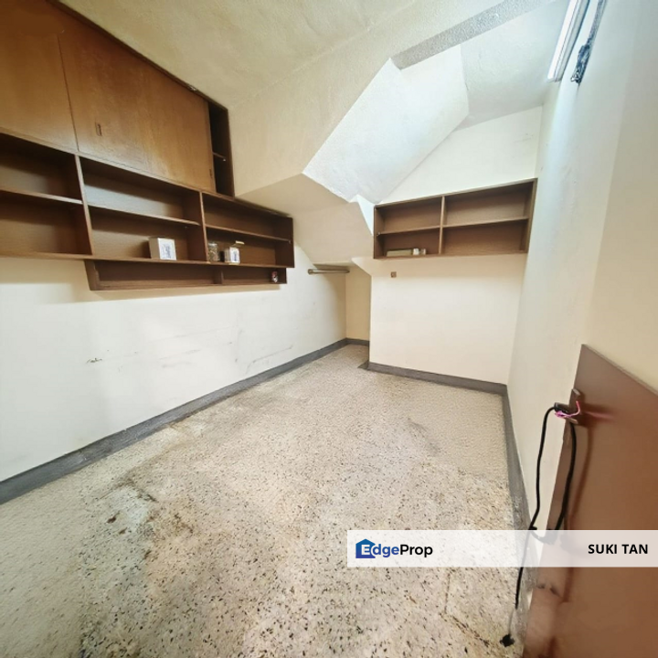 Taman Kepong Double Storey End Lot House For Sale , Free Hold, Kuala Lumpur, Kepong