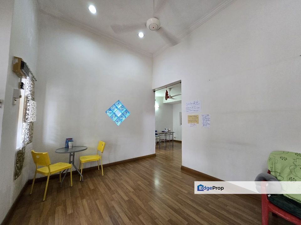 Subang Jaya One And Half Storey House For Sale, Selangor, Subang Jaya