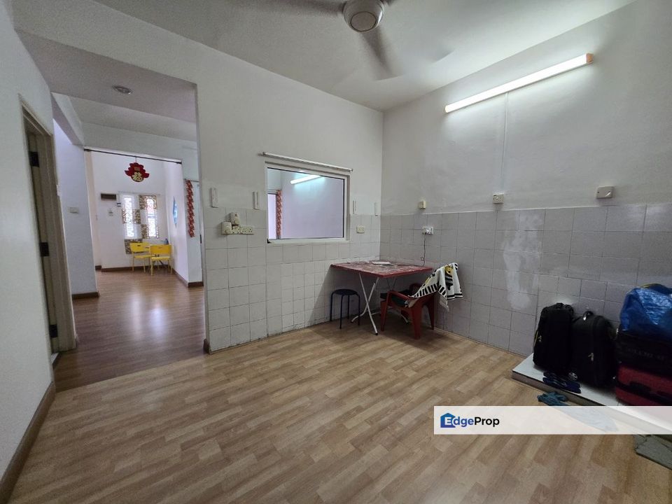 Subang Jaya One And Half Storey House For Sale, Selangor, Subang Jaya