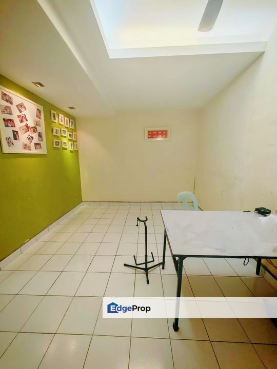 Laman Rimbunan Three Storey House , Move in condition, Kuala Lumpur, Kepong