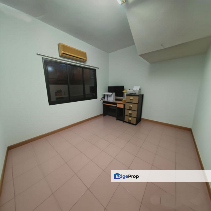 Taman Kepong Double Storey House For Sale , Move in condition, Kuala Lumpur, Kepong