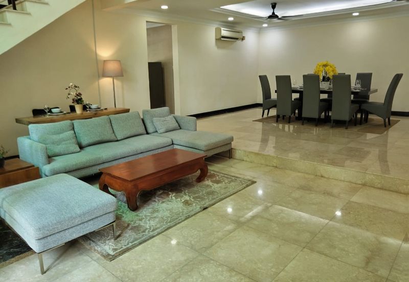 Kiara Peak (Puncak Kiara)