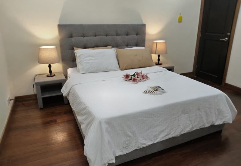 Kiara Peak (Puncak Kiara)