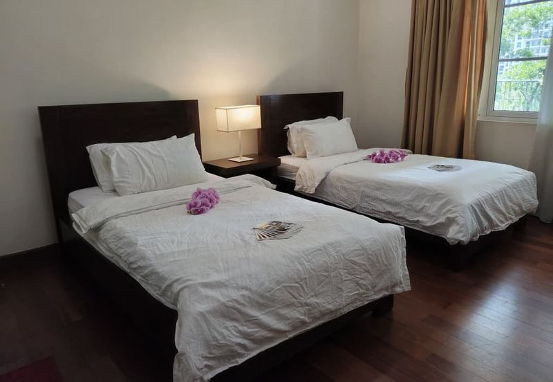 Kiara Peak (Puncak Kiara)